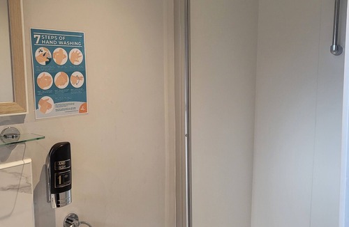 Watton Hotel | OYO Watton Vibe Hotel