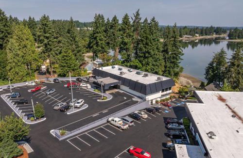 West Hills Hotel | Oyster Bay Inn & Suites