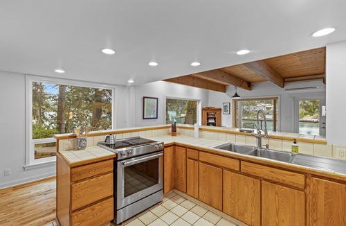 West Hills House | Oyster Bay Waterfront 3Bd - 2Bth