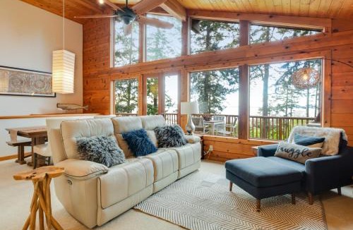 Coupeville House | Oyster Beach House and Den