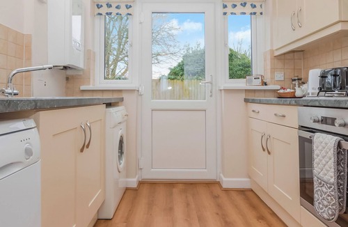 Lydstep Cottage | Oyster Catchers - UK6730