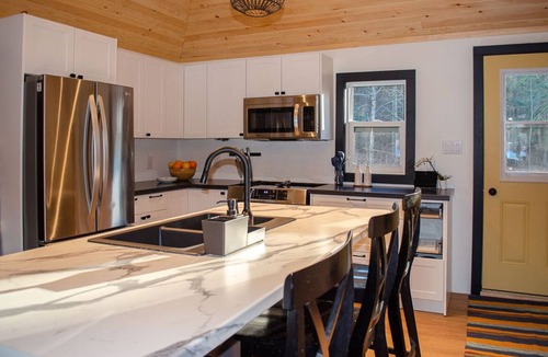 Hastings Highlands Cottage | Oz Landing - Affordable Pet-Friendly Cottage w/Great Swimming