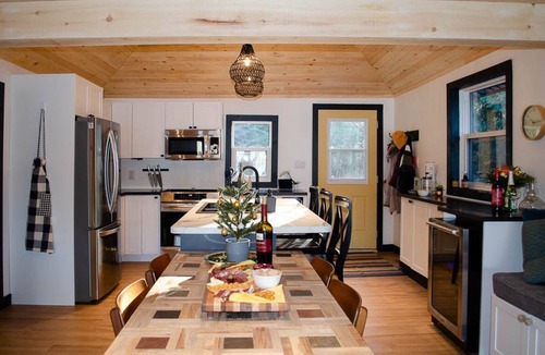 Hastings Highlands Cottage | Oz Landing - Affordable Pet-Friendly Cottage w/Great Swimming