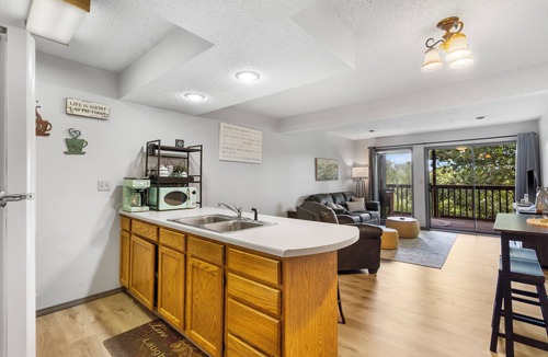 Notch Estates Condo | Ozark Fun - Cozy 2-bedroom 1 mile from SDC - Rest and Relax!