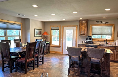 Lakeview House | Ozark Getaway at The White River!
