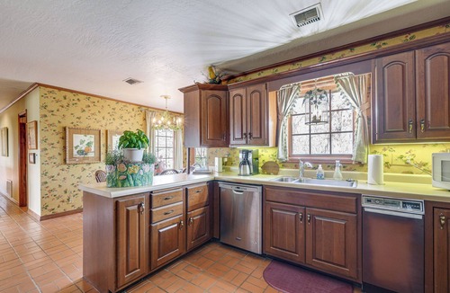 Dover House | Ozark Getaway w/Pond, Fire Pit & Patio