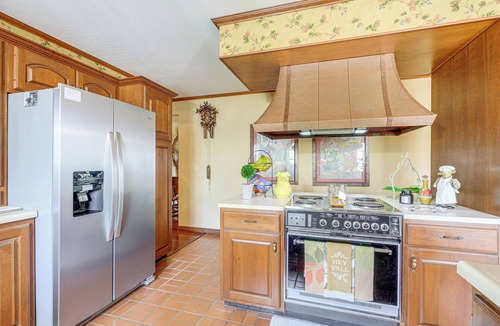 Dover House | Ozark Getaway w/Pond, Fire Pit & Patio