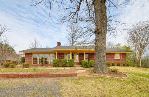 Dover House | Ozark Getaway w/Pond, Fire Pit & Patio