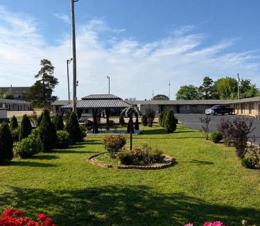 Ozark Hotel | Ozark Inn & Suites