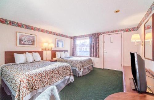 Mountain View Hotel | Ozark Junction Inn
