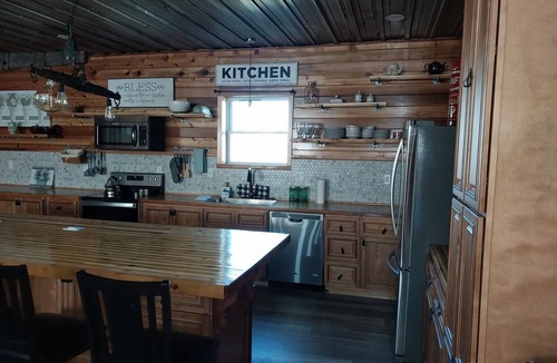 Licking House | Ozark Lodge-Spacious Stay adjacent to Ozark Retreat