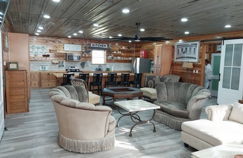Licking House | Ozark Lodge-Spacious Stay adjacent to Ozark Retreat