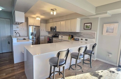 Holiday Island House | Ozark Mountain House: Hot Tub & Views!