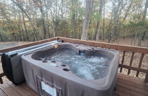 Mountain Home Cottage | Ozark Mountain Woodland Lake Deluxe Cottage