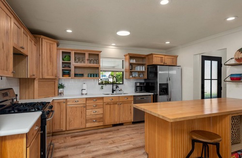 Bella Vista House | Ozark Oasis, Lakehouse 30 steps from the lake