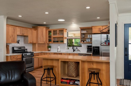 Bella Vista House | Ozark Oasis, Lakehouse 30 steps from the lake