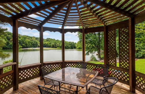 Bella Vista House | Ozark Oasis, Lakehouse 30 steps from the lake
