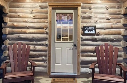 Roach Cabin | Ozark Oasis Luxury Cabin: Cozy one-bedroom with AC