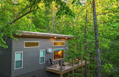 Mammoth Spring Cabin | Ozark Romantic Retreat-Near Spring River & Mammoth Spring