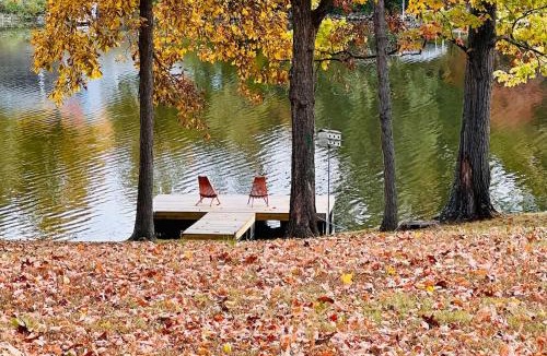 Pimento House | Ozran Cottage - a mid-century Lakefront getaway