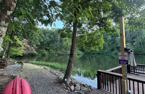 Hot Springs Village House | Ozzy's Oasis-100 FT LAKEFRONT-Private Dock, 3BR+Bunk Room/Sleeps 10. Fenced Yard