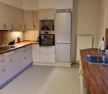 Randers Apartment | Pæn central lejlighed med gratis parkering