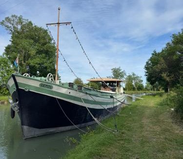 Castelsarrasin Boat Rental | Péniche GEMJO - Chambres d'hôtes