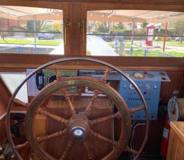 Castelsarrasin Boat Rental | Péniche GEMJO - Chambres d'hôtes