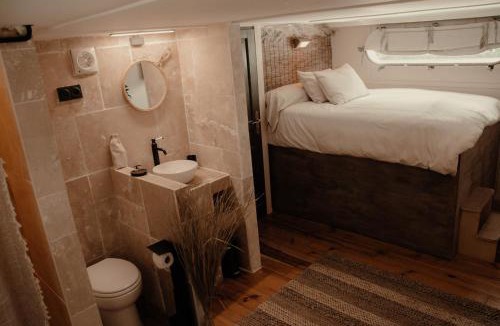 Villeneuve-les-Beziers Boat Rental | Péniche La Messagère