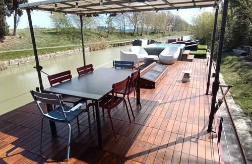 Villalbe Boat Rental | Péniche Mirage, Guest room