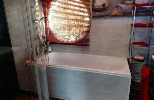 Cambrai Bed & Breakfast | Péniche Morgane 2 chambre d'hôtes