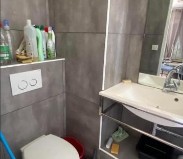 Perols Apartment | Pérols Centre, Studio unique au dessus de notre maison avec grande terrasse