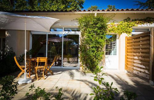 Tourbes Apartment | Pézenas Cottage avec terrasse et jardin 1 chambre et 1 mezzanine au coeur d'un domaine avec 2 piscines
