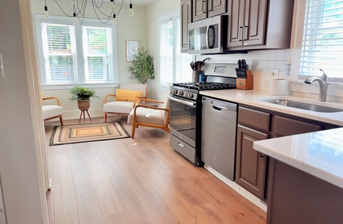 Lakeside House | P- Beach Days & Backyard Nights Huge Fenced Yard, Fire Pit, Pets Welcome