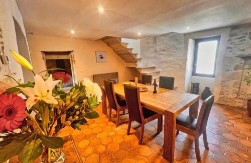 Saint-Hippolyte-de-Montaigu House | P'TIT COIN PARADIS , SPA JACUZZI PISCINE CHAUFFEE