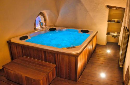 Saint-Hippolyte-de-Montaigu House | P'TIT COIN PARADIS , SPA JACUZZI PISCINE CHAUFFEE