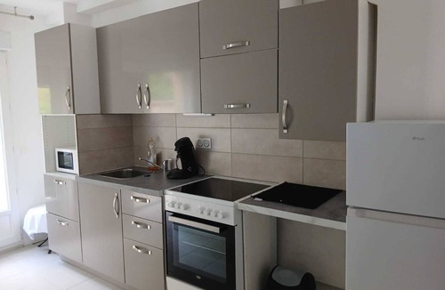 La Ferte-Gaucher Apartment | P2 spacious, not overlooked, pleasant, with parking space