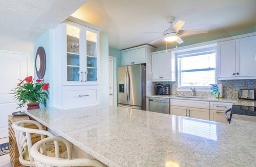 Marathon Condo | P41 - Beach Front condo with 2 bedrooms, 2 bath, pool and tennis courts!