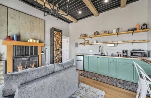 Pine Grove Apartment | Paceful & Stylish Rural Retreat