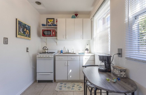 Pacific Beach Apartment | Pacific Beach Studio #1973 Close to beach, bay and more!