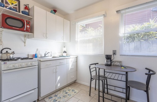 Pacific Beach Apartment | Pacific Beach Studio #1973 Close to beach, bay and more!