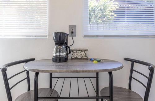 Pacific Beach Apartment | Pacific Beach Studio #1973 Close to beach, bay and more!