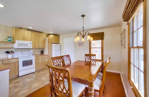 North Pacific Beach Condo | Pacific Beach Sunset | 2BR Home+ Steps from Beach