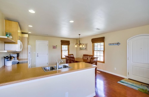North Pacific Beach Condo | Pacific Beach Sunset | 2BR Home+ Steps from Beach