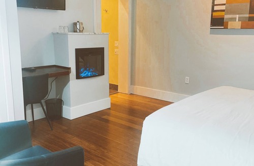 Downtown Santa Cruz House | Pacific Blue Inn