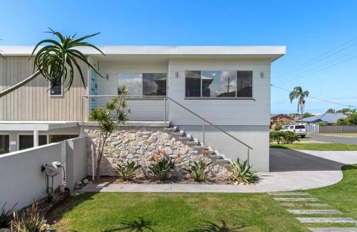 Caves Beach House | Pacific Breeze