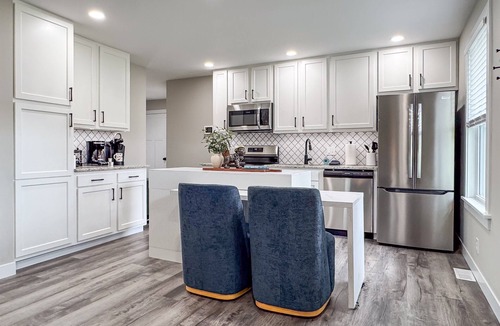 Pacific House | Pacific Bulldogger | 12 min to Purina Event Center, Fenced yard, Dog bonus room