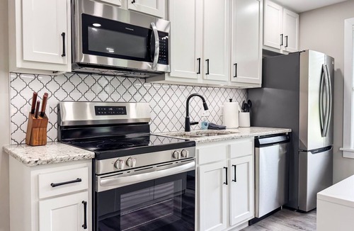 Pacific House | Pacific Bulldogger | 12 min to Purina Event Center, Fenced yard, Dog bonus room