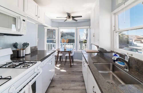 Oceanside House | Pacific Bungalow