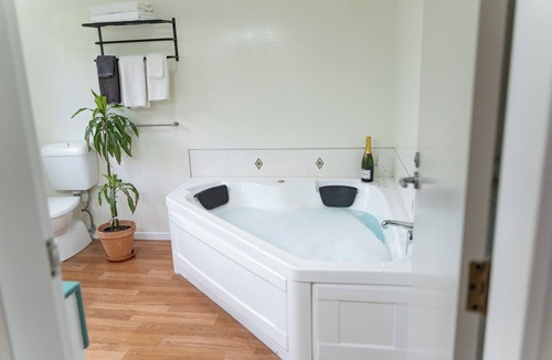 Whakatane Hotel | Pacific Coast Motor Lodge